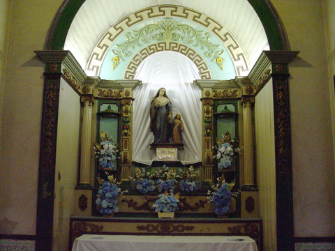 Um dos altares laterais